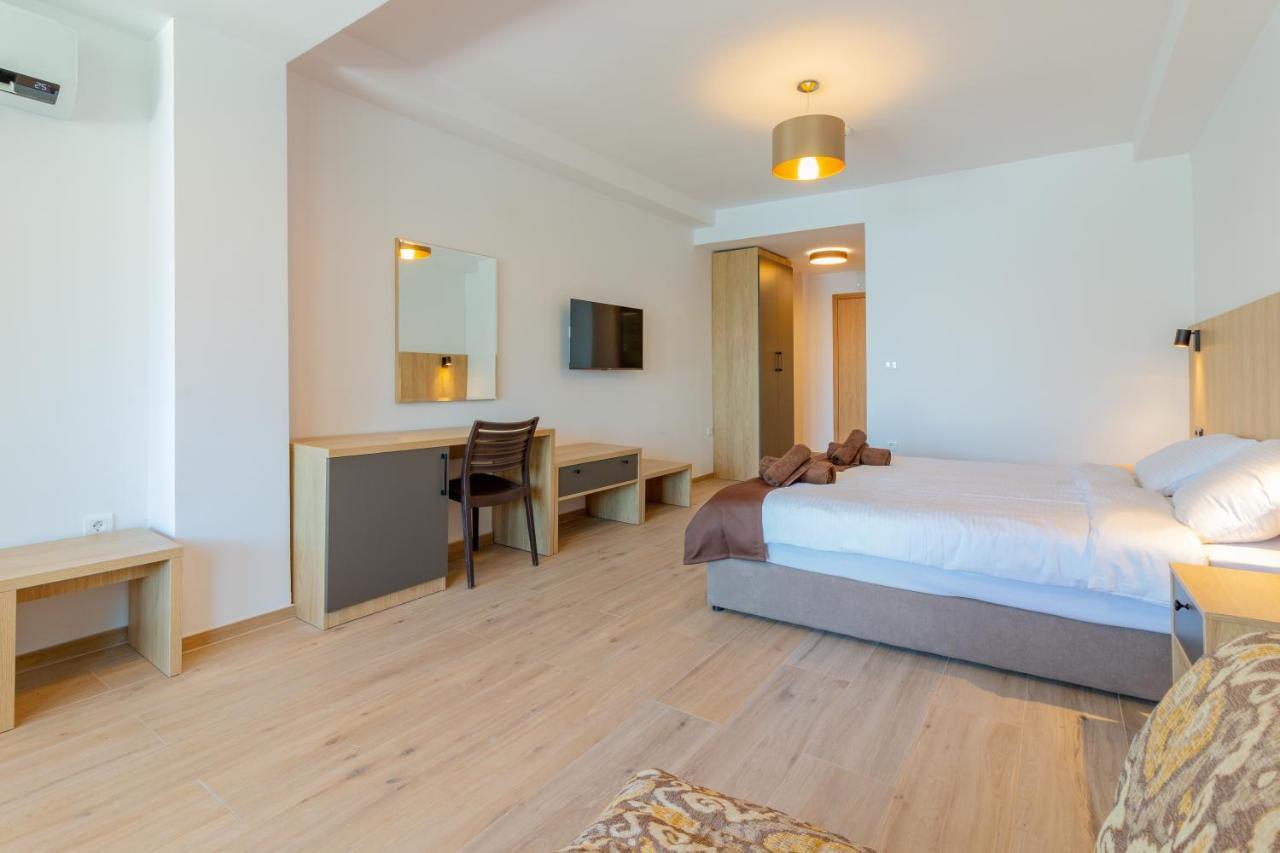 Lago Hotel Lagadin Eksteriør billede